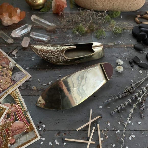 60's MOROCCAN ETCHED TURKISH BRASS SLIPPER TRAY - Picture 6 of 11